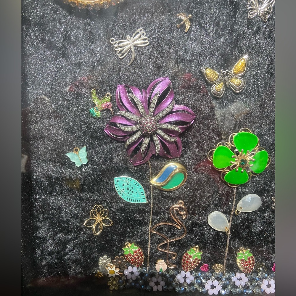 Handmade Jewelry Art Shadow Box. Flowers and Nature - Picture 3 of 8